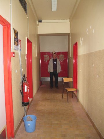 Chaque chambre de 16 a été coupée en 2 chambres de 3